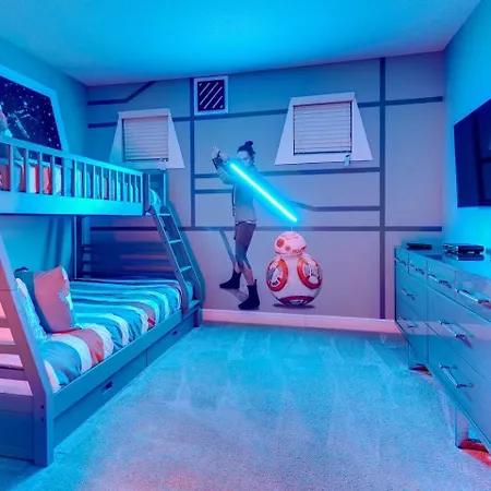 Sleek 5 Bdrm Home With Fun Themed Bedroom At Encore
